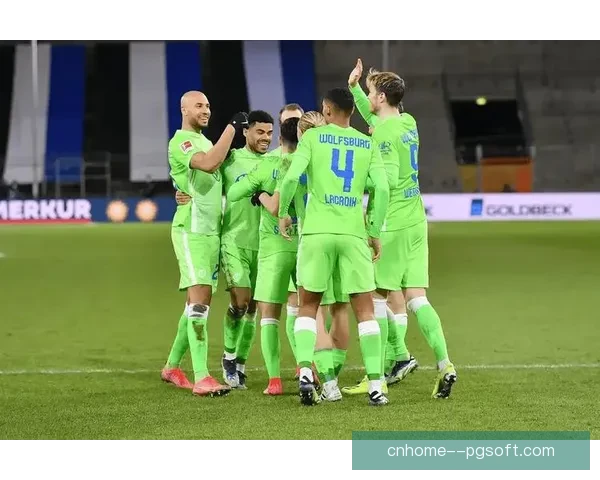 沃尔夫斯堡解雇主力门将引发球员集体声援抗议